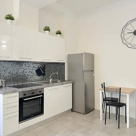 Demetra Apartment アパート *